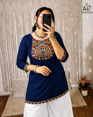 Gamthi lace ethnic top