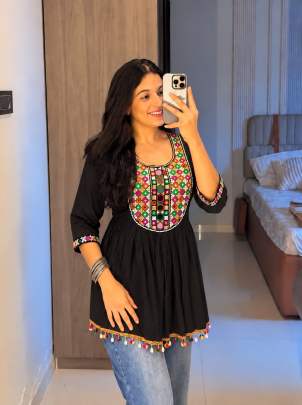 Gamthi lace top, Kodi lace top