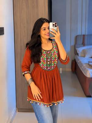 Garba outfit for women, Garba wear top, Gujarati ethnic wear, Gamthi work top